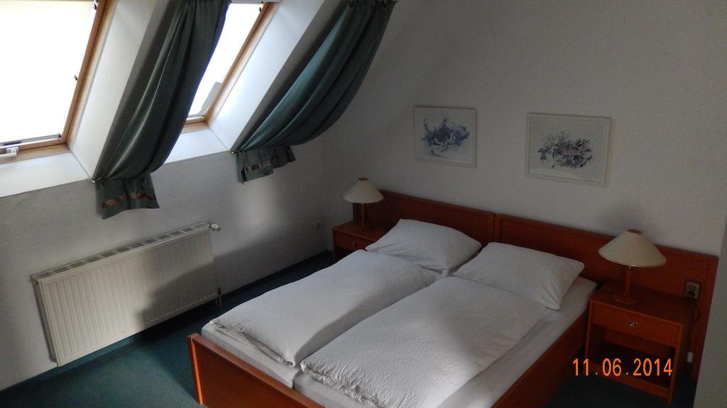 Pension Geranienhof Stahnsdorf Zimmer foto
